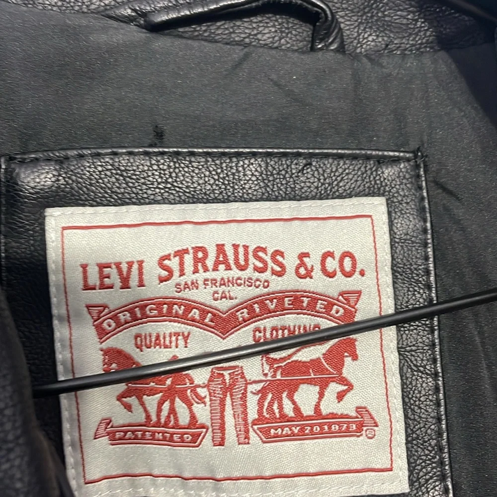 Black Levi’s Leather Jacket - Picture 4 of 7